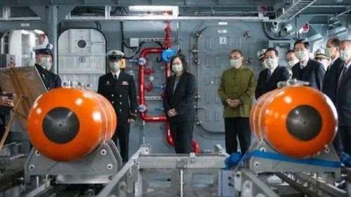 臺(tái)軍新艦下水蔡英文吹噓，美媒揭穿戰(zhàn)斗力短板